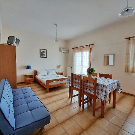 Seaview- 2 Space - Selfcatering Apartment - Helen No 3 Xiropigado Buitenkant foto