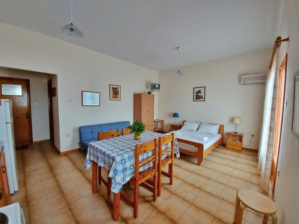 Seaview- 2 Space - Selfcatering Apartment - Helen No 3 Xiropigado Buitenkant foto