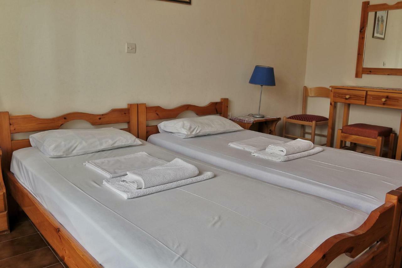 Seaview- 2 Space - Selfcatering Apartment - Helen No 3 Xiropigado Buitenkant foto