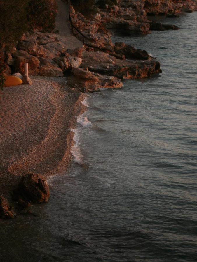 Seaview- 2 Space - Selfcatering Apartment - Helen No 3 Xiropigado Buitenkant foto